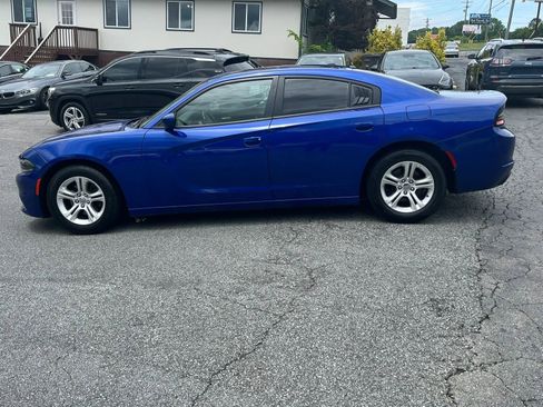 Used 2020 Dodge Charger SXT w/ Leather Interior Group RWD image 3