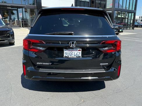 Used 2025 Honda Odyssey Touring image 12
