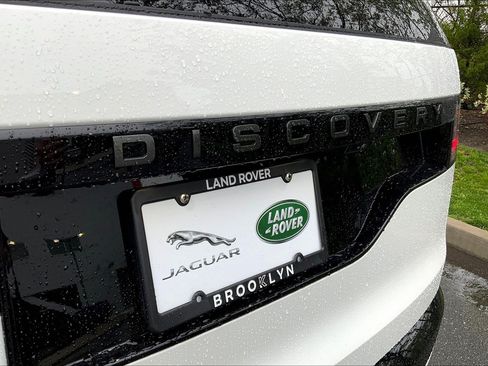 New 2025 Land Rover Discovery Dynamic SE image 15