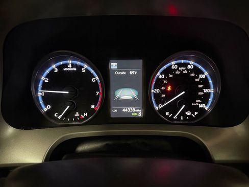 Used 2018 Toyota RAV4 XLE w/ Plus Extra Value Package image 7