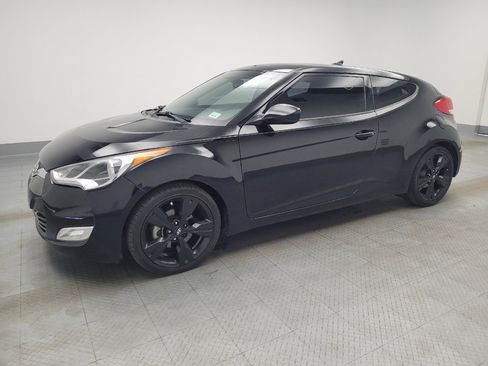 Used 2017 Hyundai Veloster Value Edition image 2