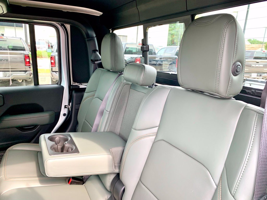 Used 2024 Jeep Gladiator Mojave AWD/4WD image 17