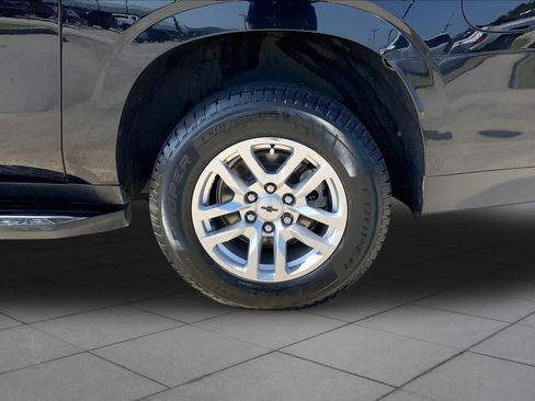 Used 2023 Chevrolet Suburban LT RWD image 11