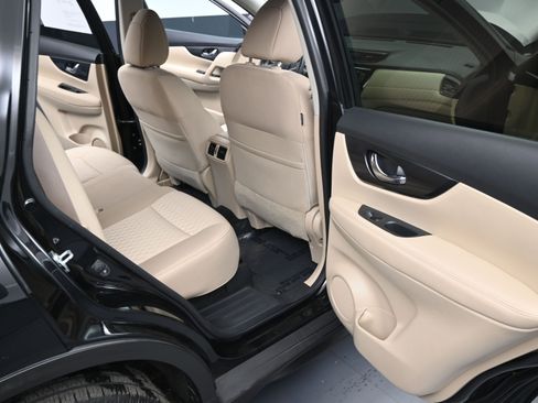 Used 2017 Nissan Rogue SV w/ SV Premium Package image 8