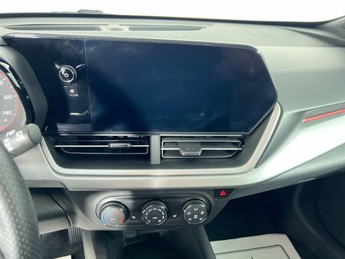 Used 2024 Chevrolet Trax RS w/ Sunroof Package image 24