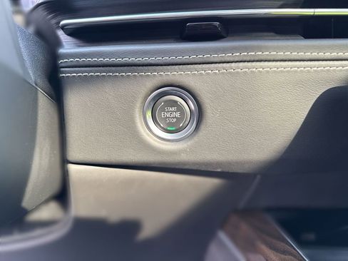 Used 2025 Cadillac Escalade Premium Luxury Platinum image 22