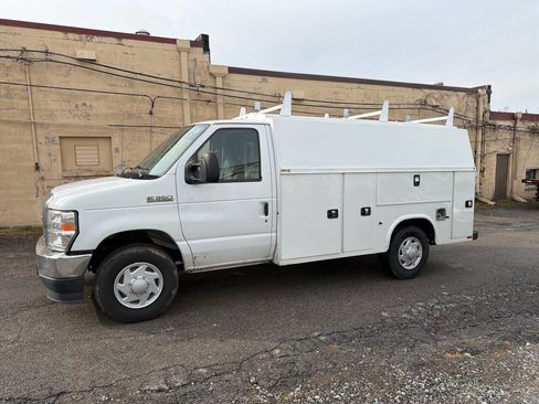 Used 2022 Ford E-350 and Econoline 350 Super Duty w/ Power Windows & Locks Group image 3