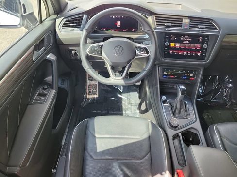Used 2022 Volkswagen Tiguan SEL R-Line AWD/4WD image 17
