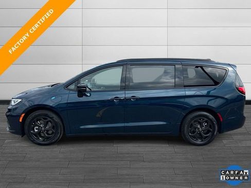 Used 2025 Chrysler Pacifica Premium FWD image 7