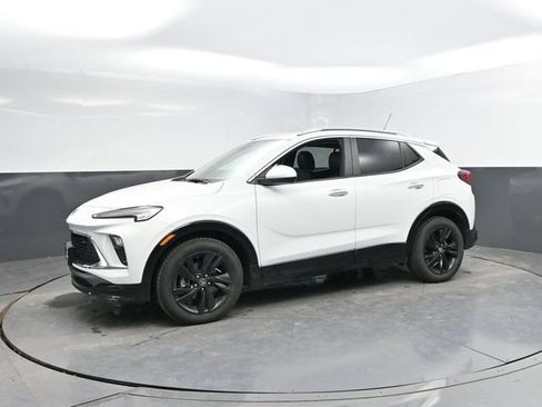 Used 2024 Buick Encore GX Sport Touring FWD image 7