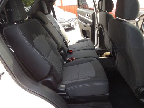Used 2016 Ford Explorer XLT AWD/4WD image 25