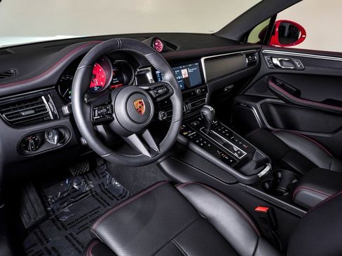 Certified 2022 Porsche Macan GTS image 4