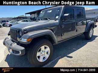 Used 2022 Jeep Gladiator Sport AWD/4WD video 1