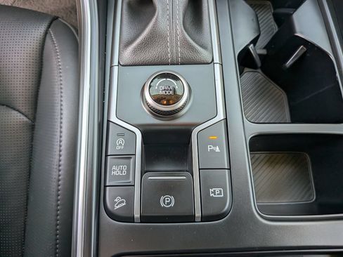 Certified 2025 Kia Sorento S FWD image 27