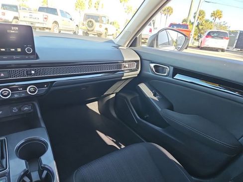 Used 2022 Honda Civic EX image 9