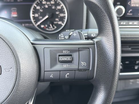 Used 2024 Nissan Rogue S AWD/4WD image 17