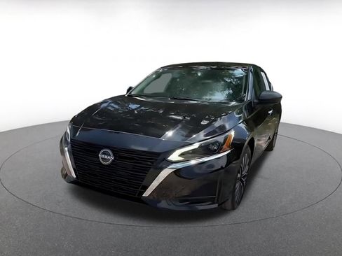 Used 2025 Nissan Altima 2.5 SV FWD image 7