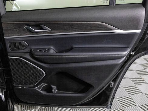 Used 2021 Jeep Grand Cherokee L Limited image 39