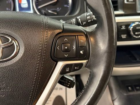 Used 2017 Toyota Highlander XLE image 18