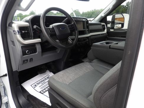 Used 2024 Ford F550 4x4 Crew Cab Super Duty w/ XLT Value Package image 17