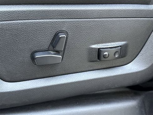 Used 2024 RAM 2500 Big Horn w/ Bed Utility Group image 25