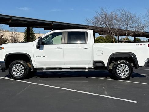 Used 2025 Chevrolet Silverado 2500 LT w/ Convenience Package image 14