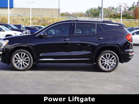Used 2024 GMC Terrain Denali w/ Denali Premium Package image 4