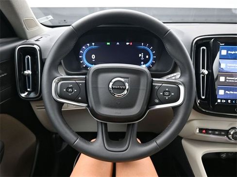 Used 2023 Volvo XC40 B5 Plus w/ Protection Package Premier image 21