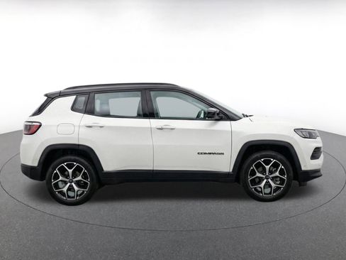 Used 2025 Jeep Compass Limited AWD/4WD image 10