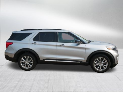 Used 2023 Ford Explorer XLT w/ Equipment Group 202A AWD/4WD image 8