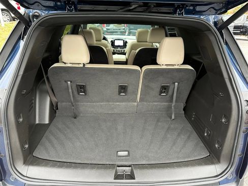 Used 2022 Chevrolet Traverse LT w/ LT Premium Package image 26