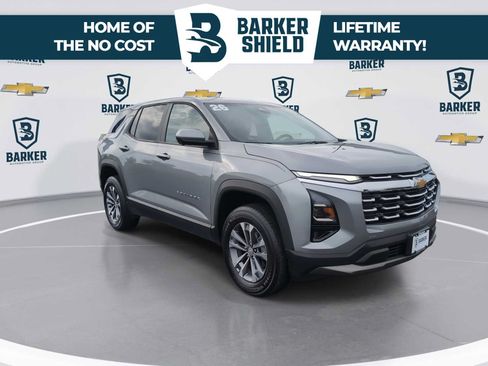 Used 2026 Chevrolet Equinox LT w/ Safety and Technology Package FWD image 2