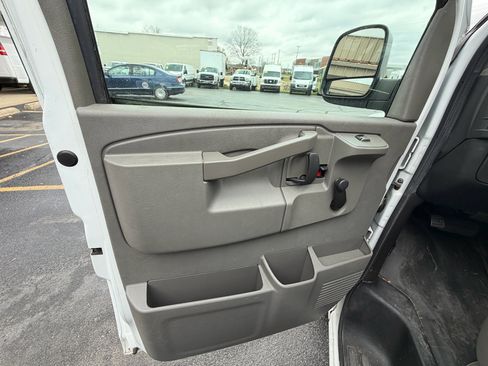 Used 2019 Chevrolet Express 2500 image 15