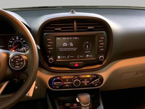 Used 2022 Kia Soul LX w/ Technology Package FWD image 7