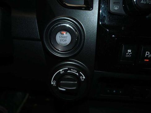 Used 2024 Nissan Titan PRO-4X w/ Pro-4x Convenience Package AWD/4WD image 13