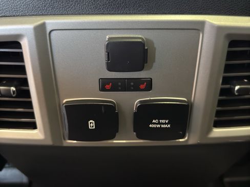 Used 2020 Ford F150 Lariat w/ Equipment Group 502A Luxury AWD/4WD image 14