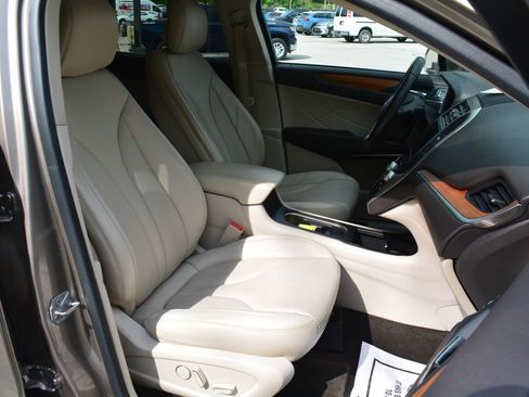 Used 2019 Lincoln MKC Select w/ Select Plus Package AWD/4WD image 20