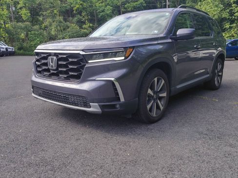 Used 2025 Honda Pilot Elite image 2