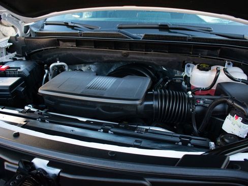 Certified 2024 GMC Yukon SLT w/ SLT Luxury Package image 35