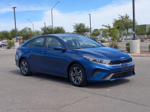 Used 2024 Kia Forte LXS FWD image 7