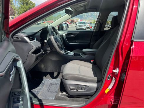 Used 2025 Toyota RAV4 XLE AWD/4WD image 11