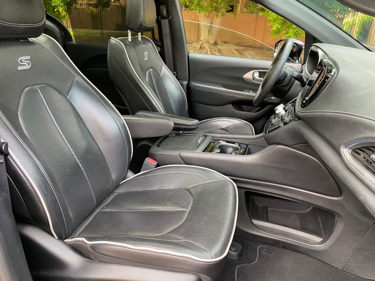 Used 2025 Chrysler Pacifica Limited FWD image 53