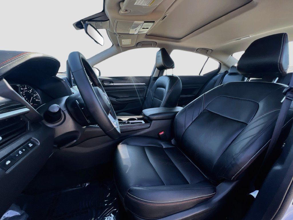 Used 2025 Nissan Altima 2.5 SR w/ SR Premium Package FWD image 19