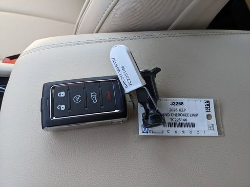 New 2026 Jeep Grand Cherokee Limited image 34