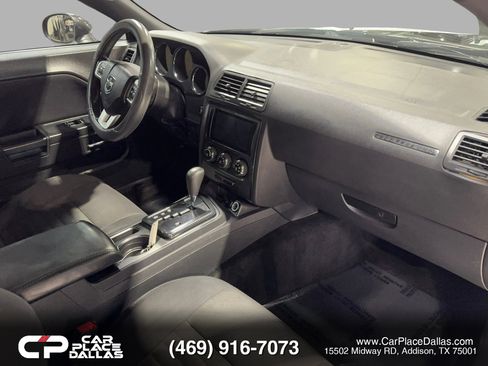 Used 2014 Dodge Challenger SXT RWD image 21