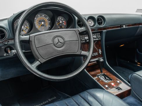 Used 1987 Mercedes-Benz 560 SL image 13