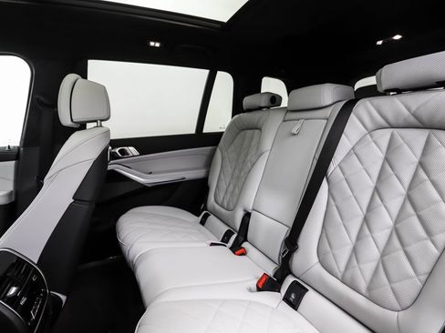 Used 2026 BMW X7 xDrive40i w/ M Sport Package image 23