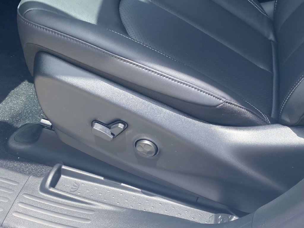 New 2027 Chrysler Pacifica Select FWD image 44