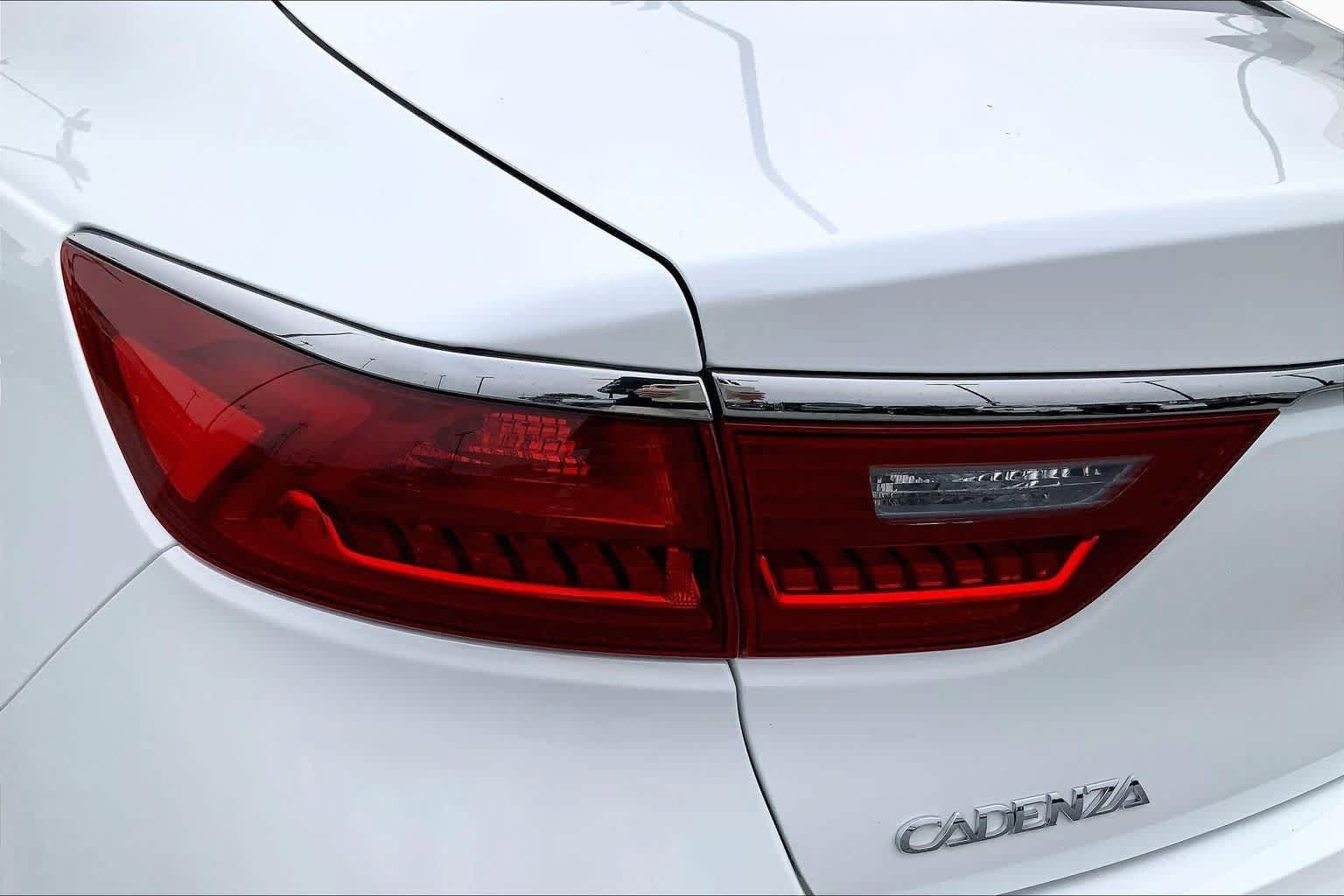 Used 2017 Kia Cadenza Premium w/ Luxury Package FWD image 26