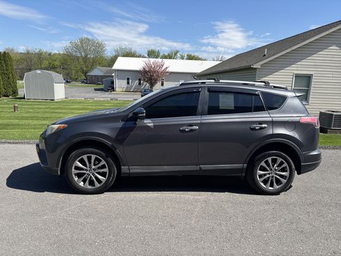 Used 2017 Toyota RAV4 Limited w/ Carpet Mat Package FWD image 10